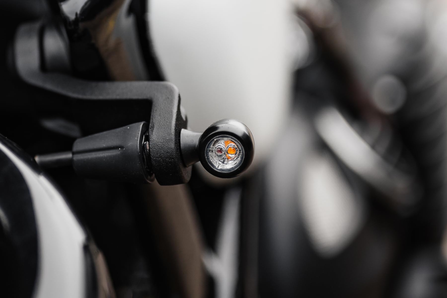 Motone LEDウインカー　PICO M8 汎用　4個　ハーネス付き Amazon | モートーン(Motone) テールランプ一体型LEDウインカー PICO